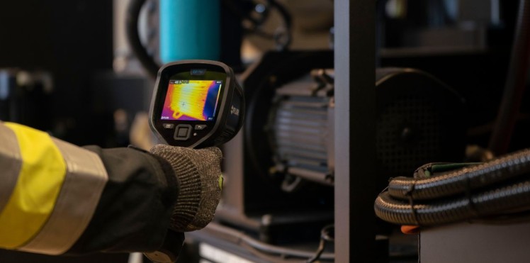 Thermal imaging camera capturing temperature variations in manufacturing equipment